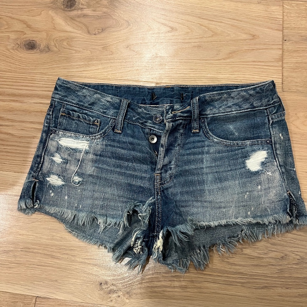 Abercrombie distress denim shorts - size 26
